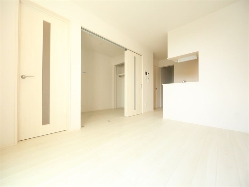 居室・リビング　ＬＤＫ10.5帖　システムキッチン　エアコン完備　同仕様写真