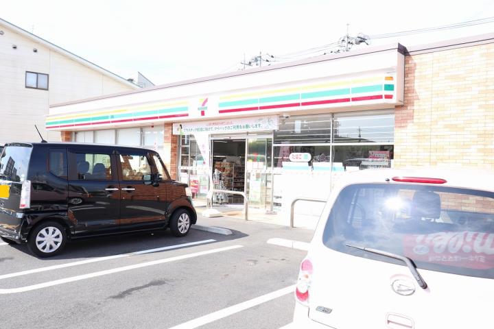 コンビニ　セブンイレブン鳥取天神町店（コンビニ）まで766m