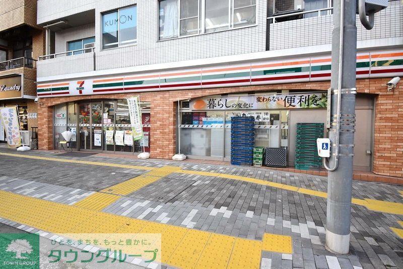 コンビニ　セブンイレブン港区三田5丁目店（コンビニ）まで120m