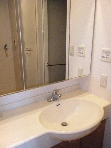 洗面設備　同じ間取りの別部屋写真