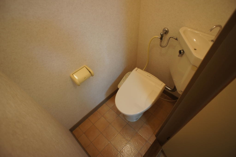 トイレ　温水洗浄便座