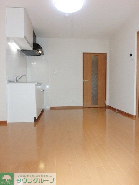 居室・リビング　エアコン、照明完備のリビング