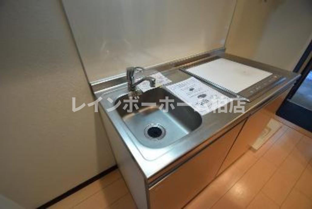 キッチン　コンパクトなキッチンで掃除もラクラク