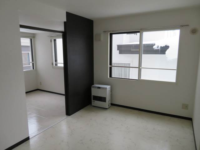 居室・リビング　モノトーン系の内装♪