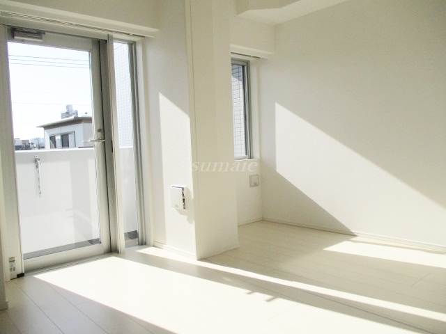 居室・リビング　明るいお部屋です☆