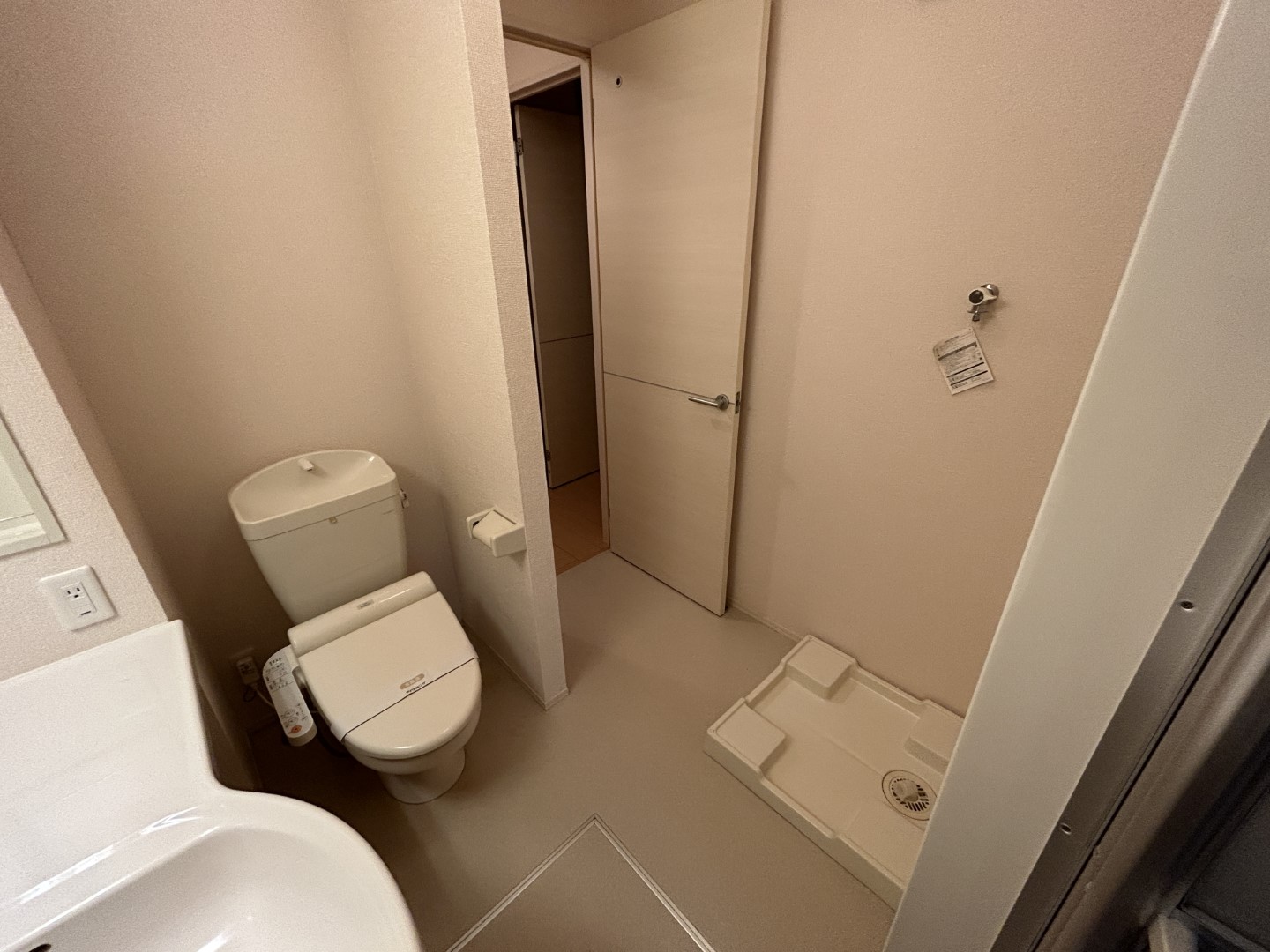 トイレ　他室参考写真　温水洗浄便座