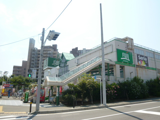スーパー　ＦＵＪＩ善行店（スーパー）まで800m