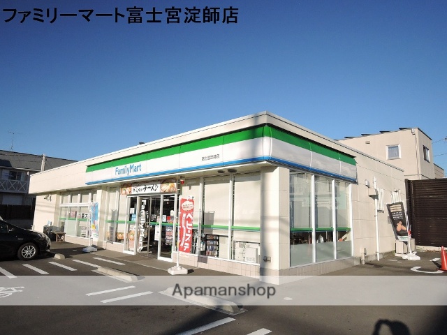 コンビニ　ファミリーマート（コンビニ）まで716m