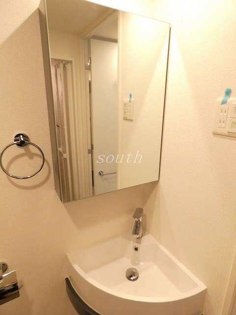 洗面設備　お部屋により室内カラーが異なります