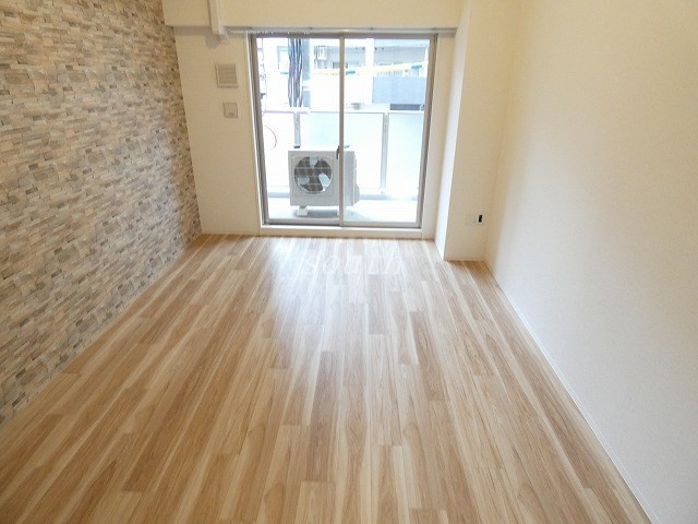 居室・リビング　お部屋により室内カラーが異なります