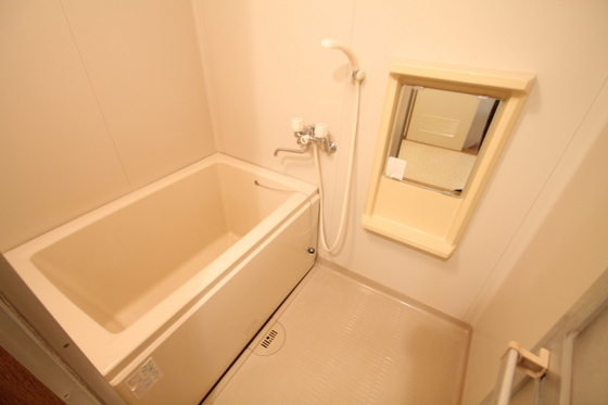 バス・シャワールーム　※別部屋の写真です