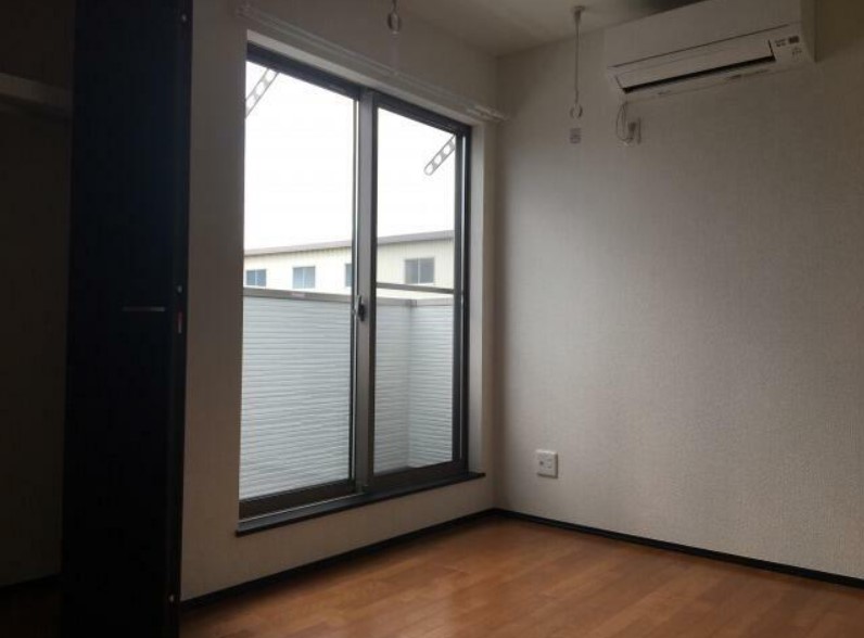居室・リビング　別部屋参考写真となります
