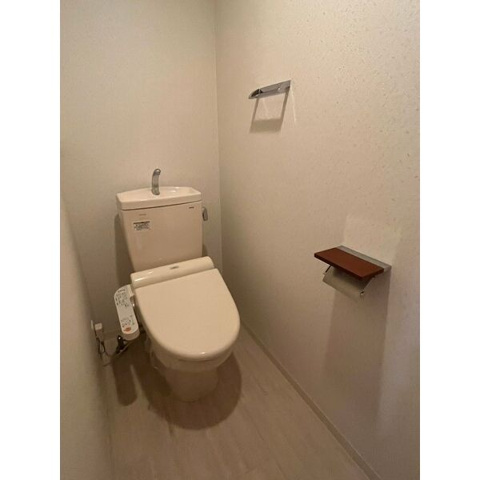 トイレ　※写真は同じマンションの違う部屋のものになります。