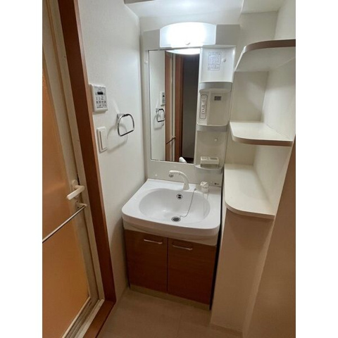 洗面設備　※写真は同じマンションの違う部屋のものになります。