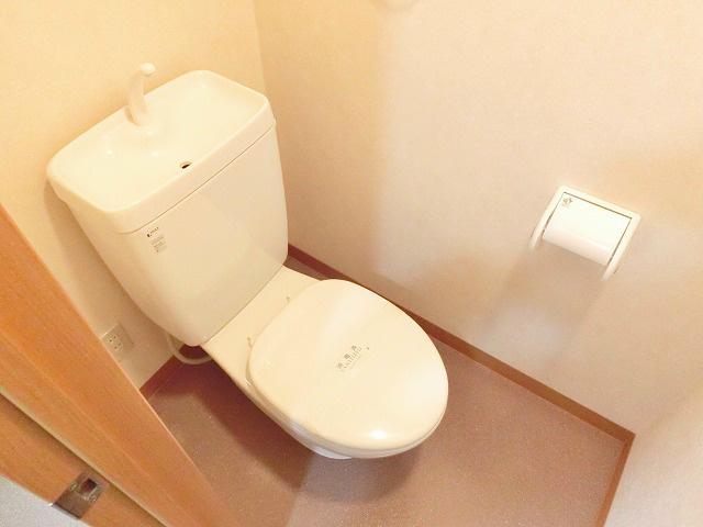 建物外観　コンパクトでお手入れのし易いトイレです。