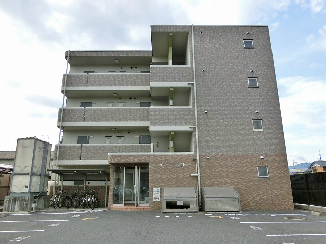建物外観　2006年築　水口町綾野　警察署の目の前の物件です。