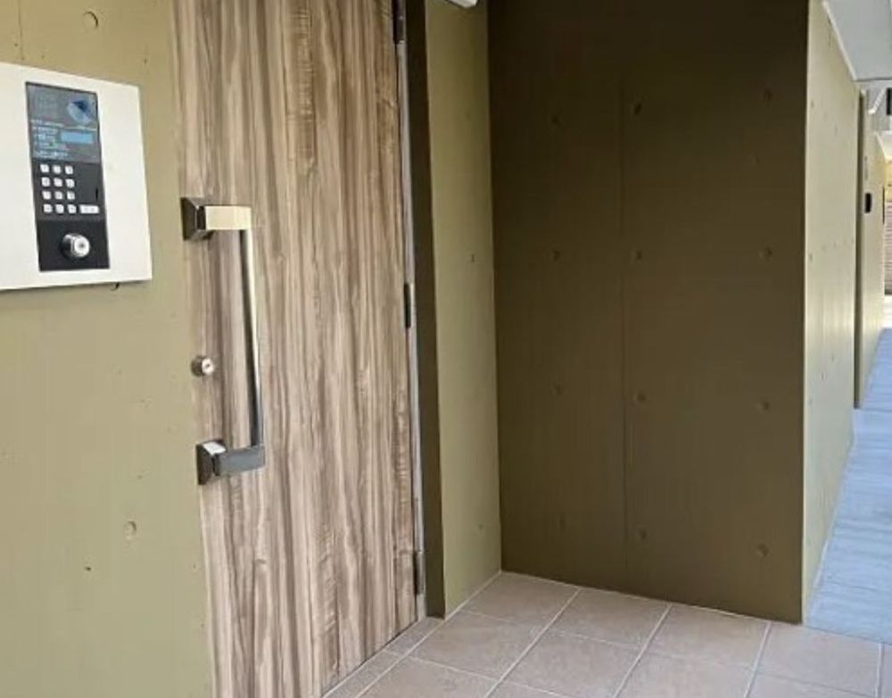 ロビー　■オートロック■防犯カメラ