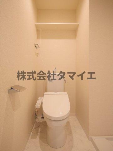 トイレ　明るい色調の室内です