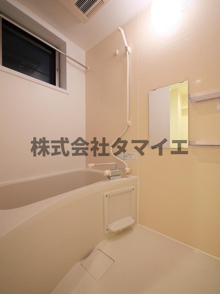 バス・シャワールーム　明るい室内です