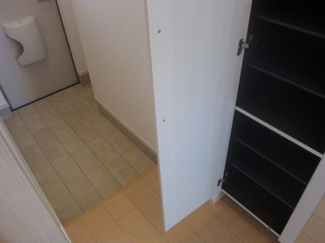 玄関　☆下駄箱付き玄関☆