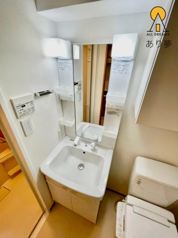 洗面設備　別部屋反転写真