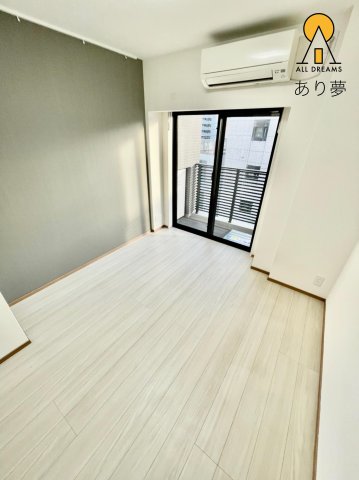 居室・リビング　別部屋反転写真