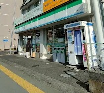 コンビニ　ファミリーマート 土呂駅前店（コンビニ）まで221m