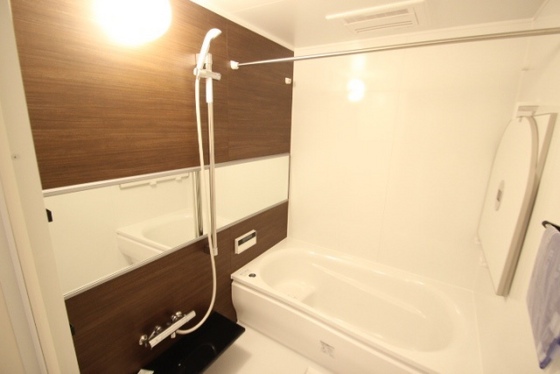 バス・シャワールーム　※別部屋の写真です