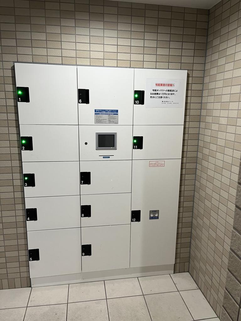 建物外観　宅配ボックス