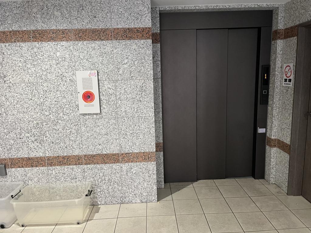 建物外観　エレベーター