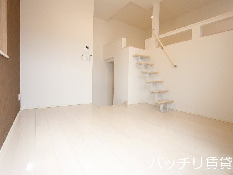 居室・リビング　同型タイプの為、現状を優先致します。