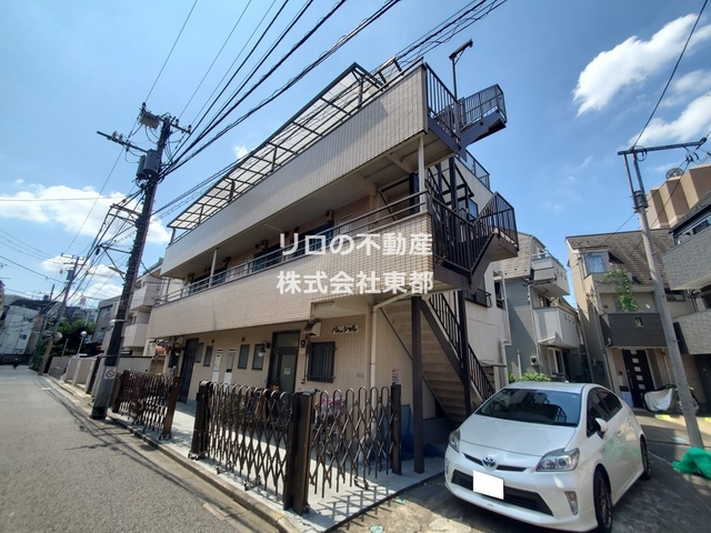 建物外観　駅徒歩４分♪商店街より一本入った閑静な街並みです♪