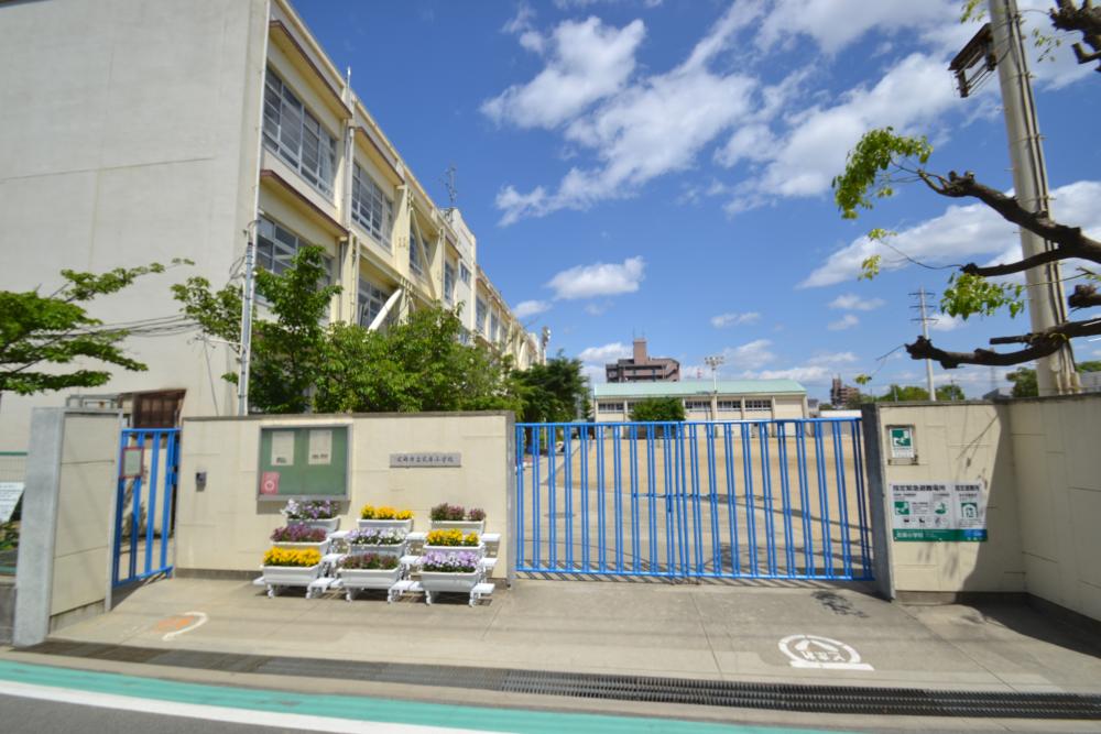 小学校　尼崎市立武庫小学校（小学校）まで81m
