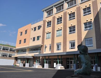 小学校　川口市立本町小学校（小学校）まで560m