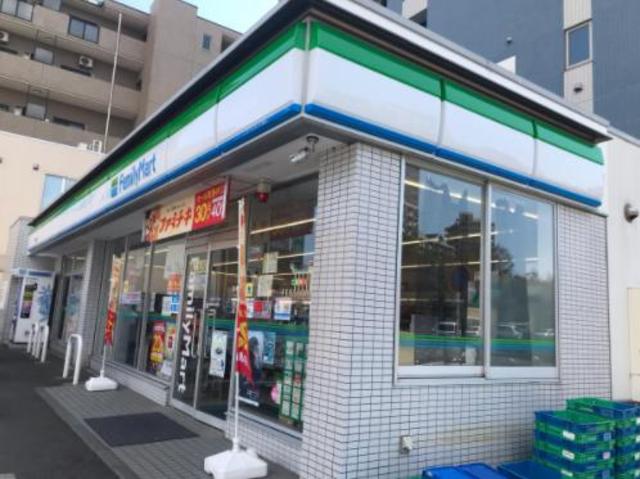 コンビニ　ファミリーマート都筑北山田店（コンビニ）まで203m