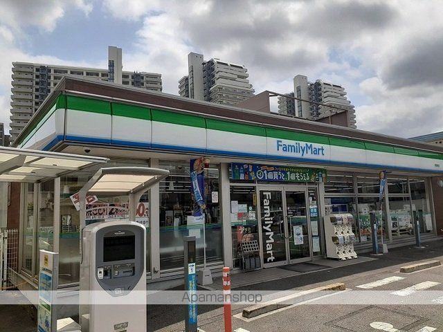 コンビニ　ファミリーマート様（コンビニ）まで600m