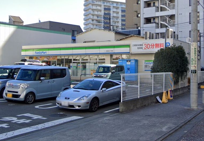 コンビニ　ファミリーマート（コンビニ）まで350m