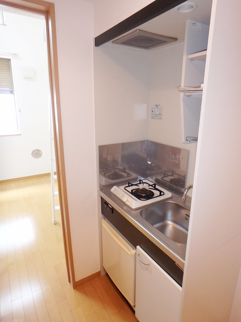 キッチン　※写真は同間取り別部屋のものです