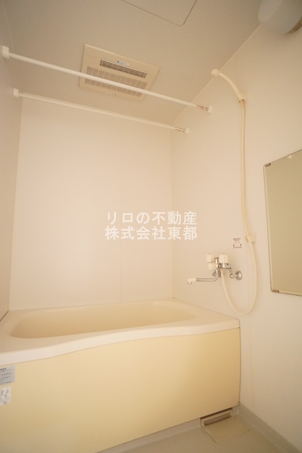バス・シャワールーム　雨の日のお洗濯だけでなく、カビ予防にも大活躍の浴室乾燥機付♪