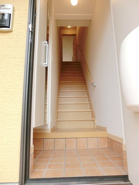 カレント・レジデンスの玄関写真