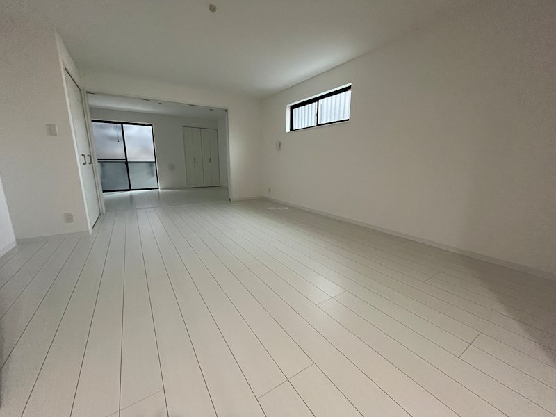 シャンタラム吹田の居間写真