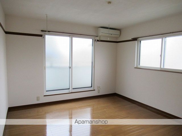 パレス夕顔瀬IIの居間写真