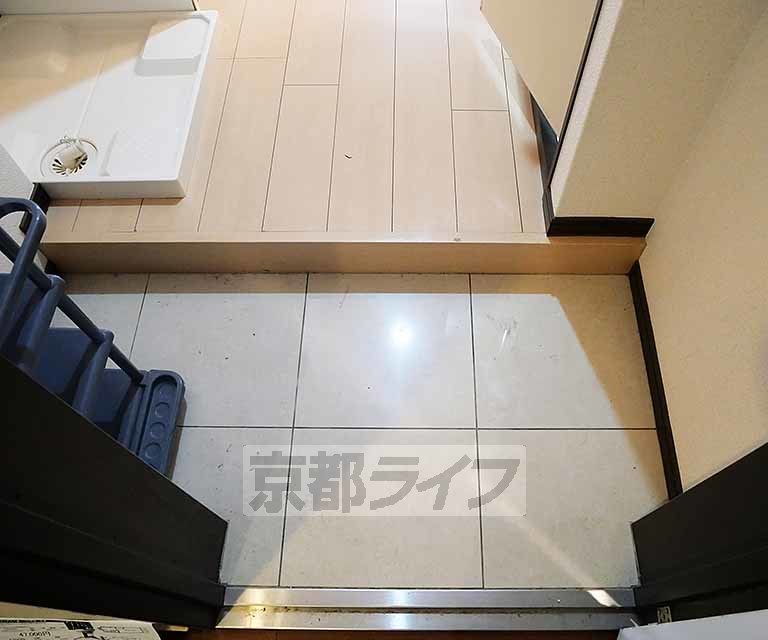 阪急京都線 西京極駅 徒歩12分 5階建 築19年の玄関写真