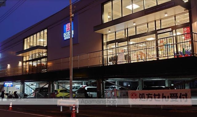 ドラックストア　クリエイト薬局横浜六ツ川店（ドラッグストア）まで805m