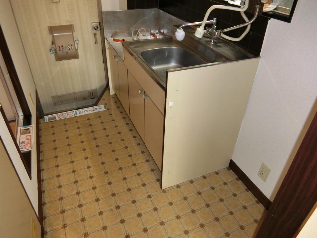 キッチン　冷蔵庫置き場