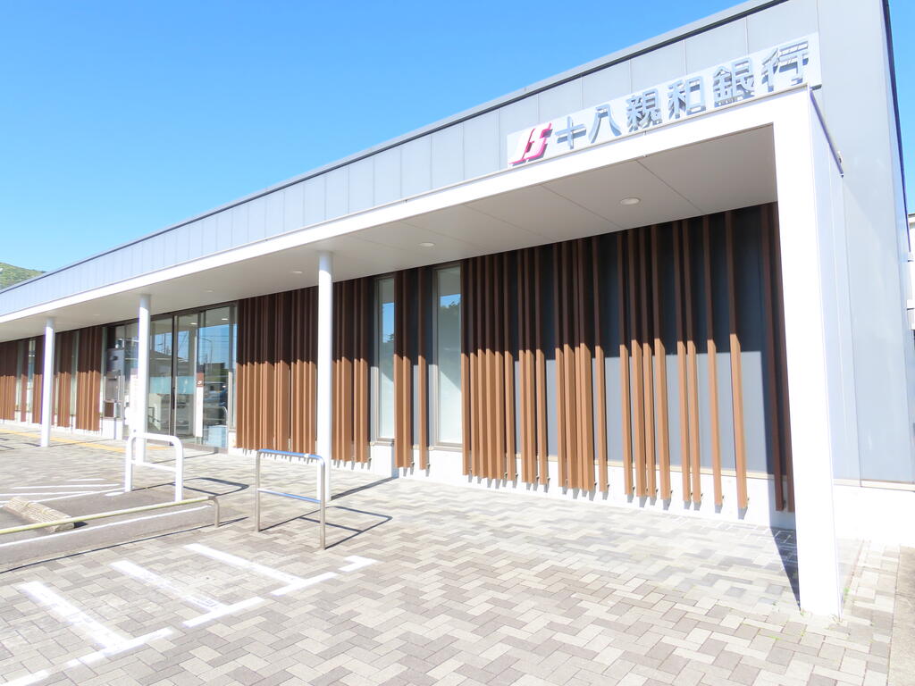 銀行　十八親和銀行長与支店（銀行）まで452m