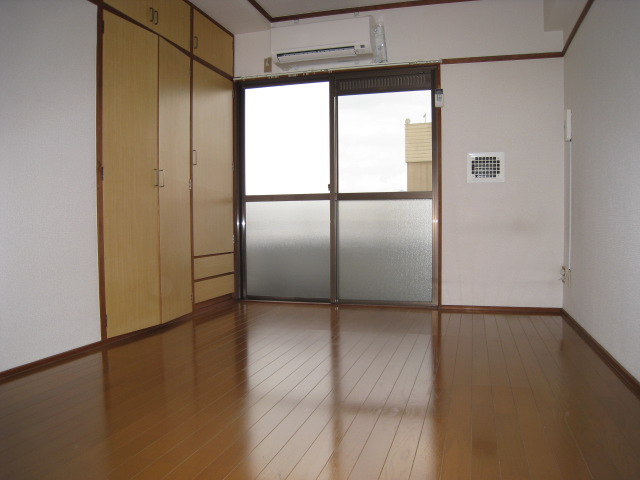 居室・リビング　※写真は別のお部屋のものです。現況を優先させて頂きます。