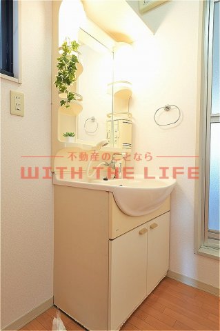 洗面設備　使いやすい独立洗面台です