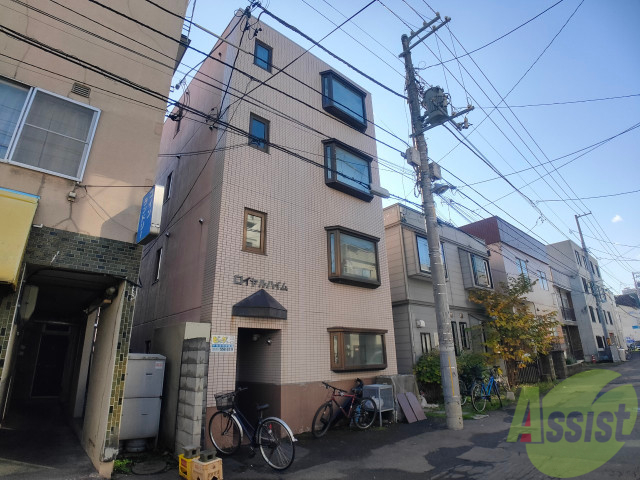 【札幌市中央区南七条西のマンションの建物外観】