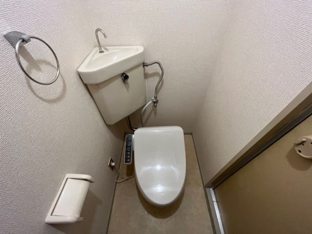 【松山市石手白石のアパートのトイレ】